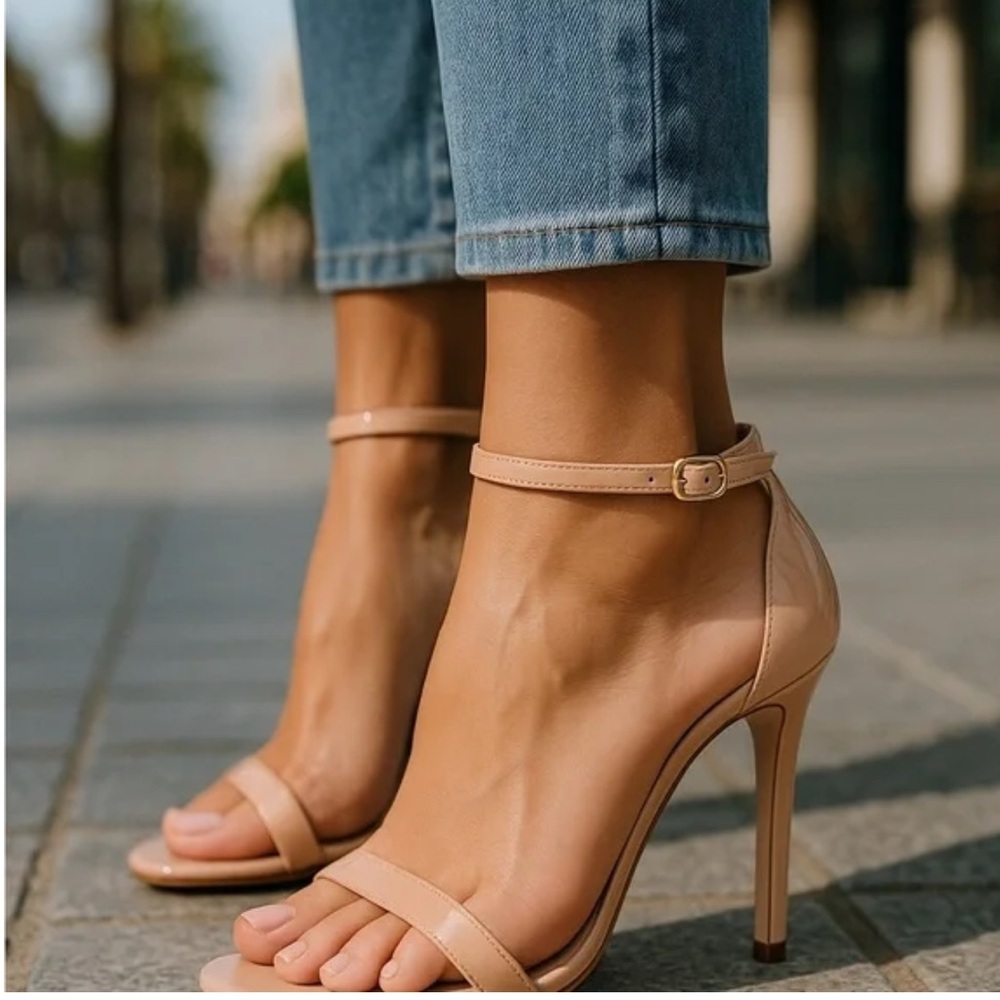 🌹STUART WEITZMAN🌹Nudistsong Ankle Strap Sandal Size: 8